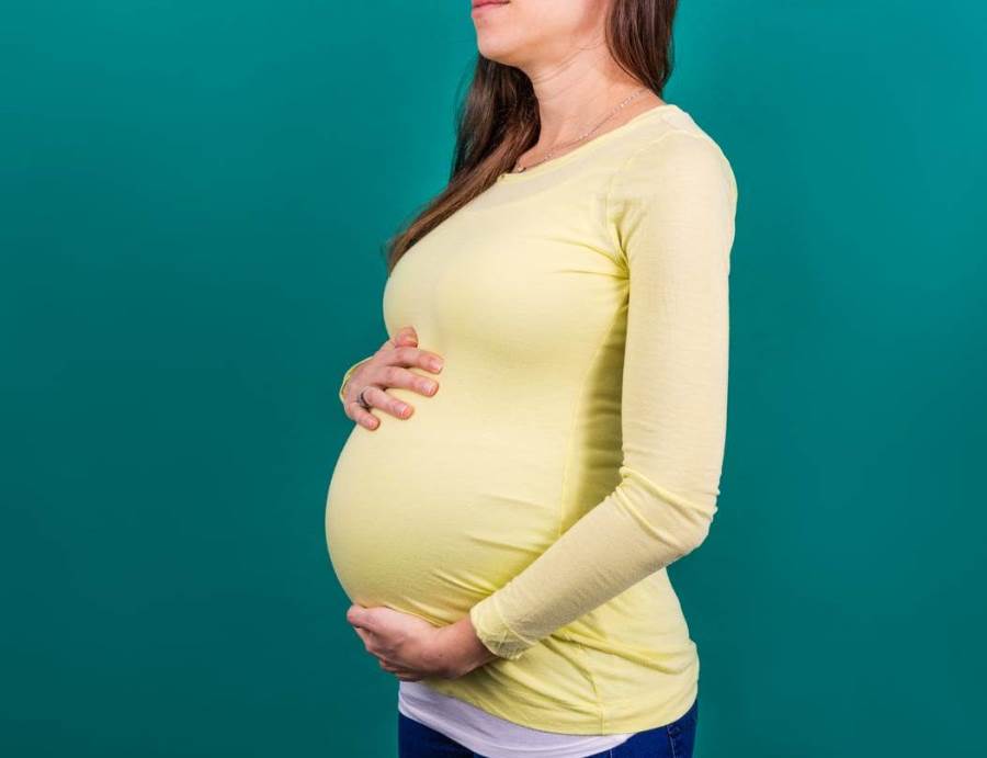 هل النساء الحوامل أكثر عرضة للإصابة بكورونا ؟