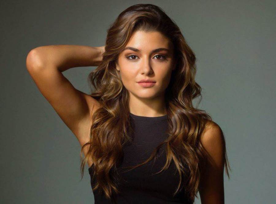 هاندا ارتشيل تشعل مواقع السوشيال ميديا بـ جيب فوق الركبه