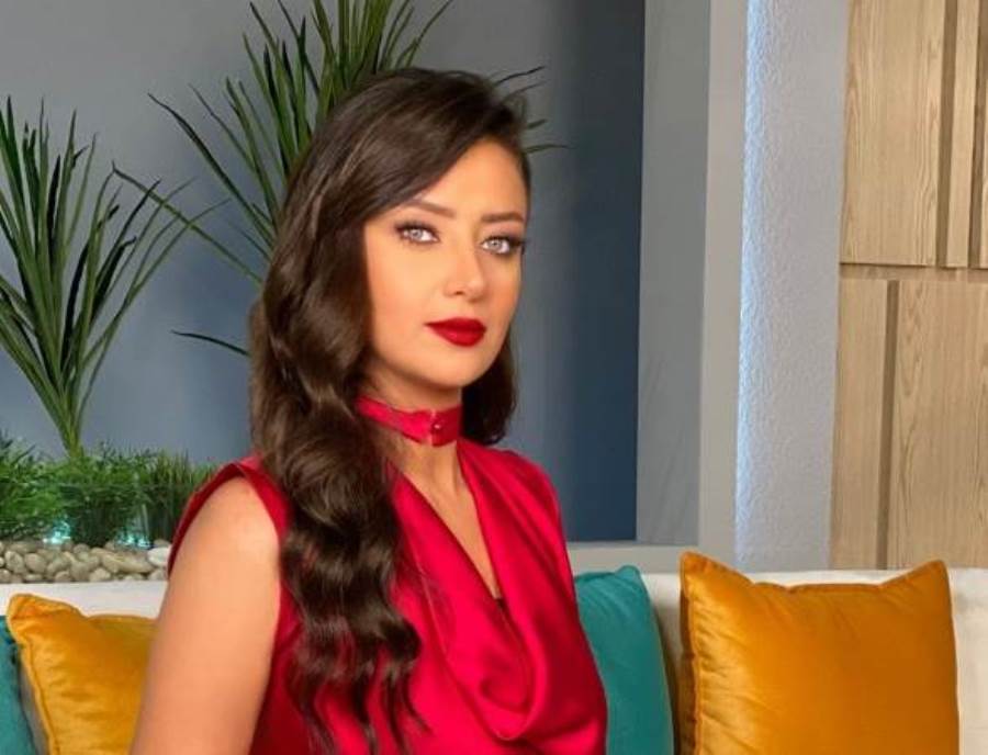 رضوى الشربيني تتألق بالأبيض والأسود