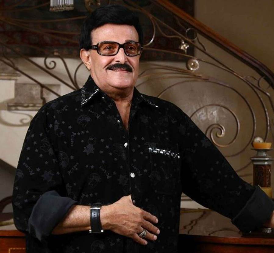 سمير غانم يخضع لفحوصات طبية.. ويطمئن جمهوره