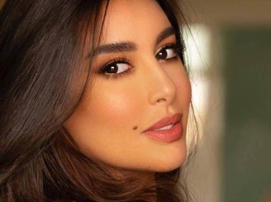 ياسمين صبري تمارس الرياضة حافية القدمين