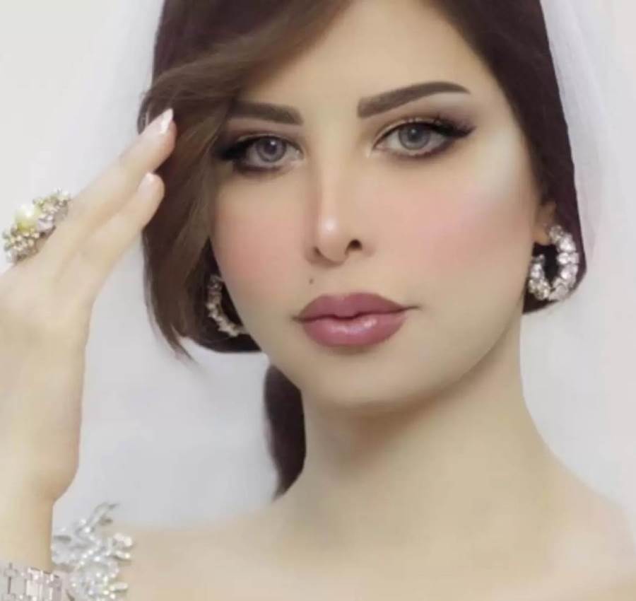شاهد .. شمس الكويتية بإطلالة مثيرة وجذابة..!