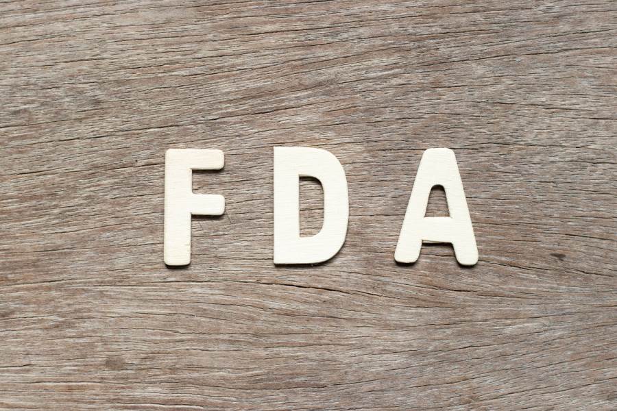 FDA تضع معايير صارمة قبل الموافقة الطارئة لاستخدام لقاح فيروس كورونا