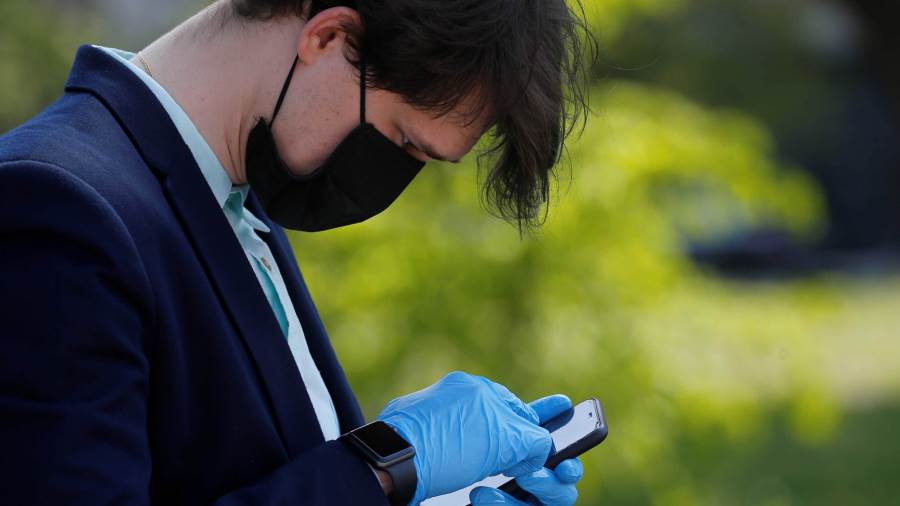 فيروس كورونا يعيش على الجلد حيا لمدة أربعة أضعاف الأنفلونزا