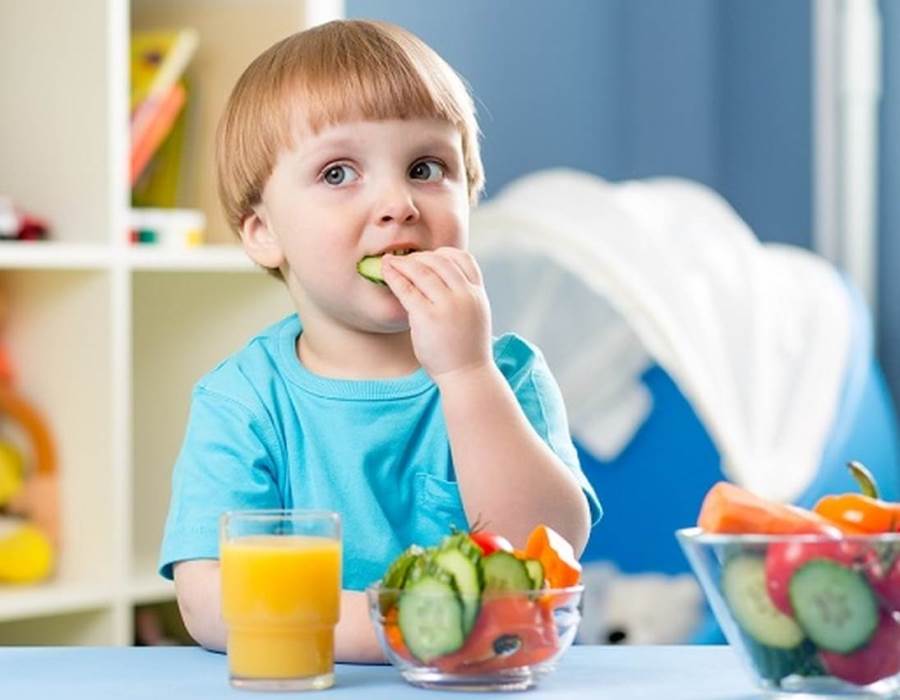 عادات غير صحية تسبب التسمم الغذائي للأطفال .. تجنبيها!