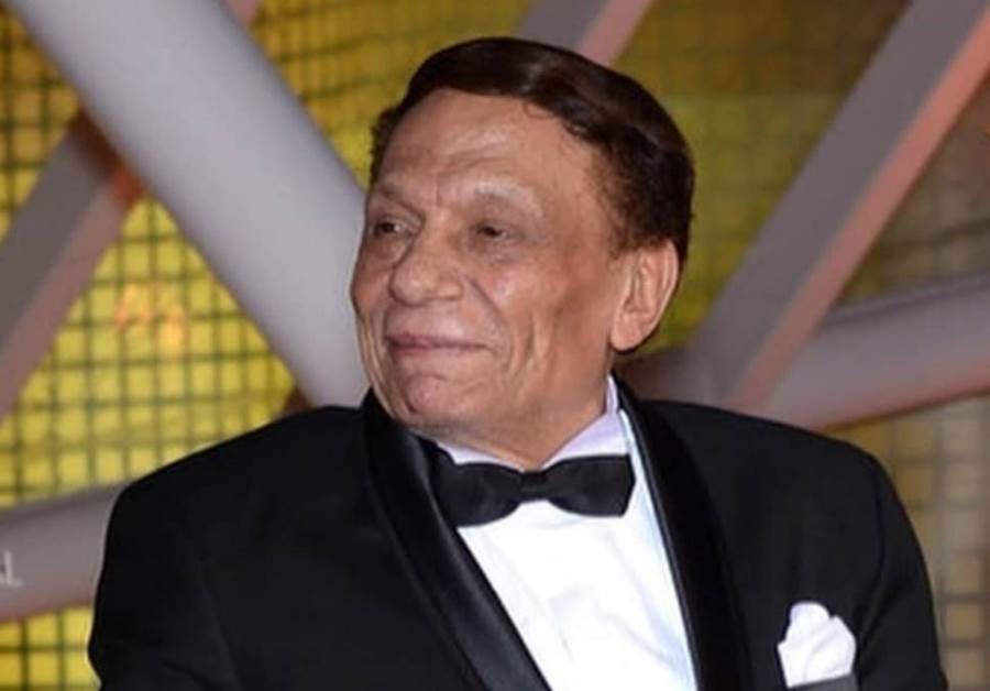 عادل أمام مطلوب من الجمهور بعد رسالته للراحل محمود ياسين .. فماذا قال؟
