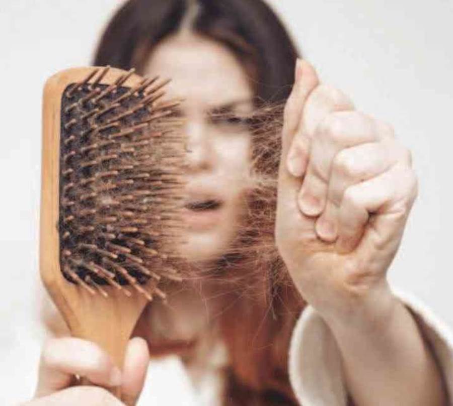 هل تعانين من تساقط الشعر؟ 