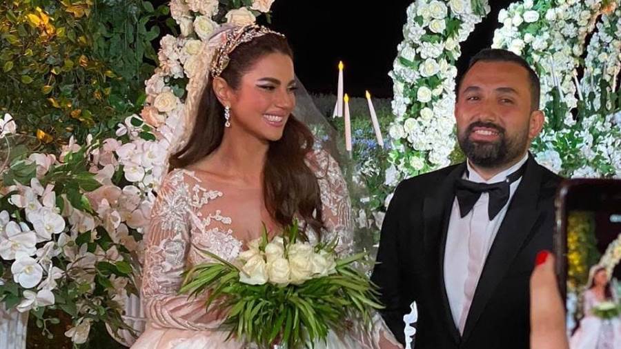 بالصور .. درة تتألق في ليلة زفافها وهذه رسالتها