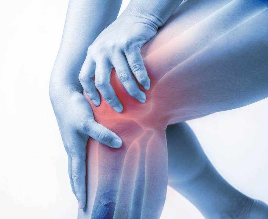 أعراض الإصابة بخشونة الركبة.. وطرق الوقاية منها