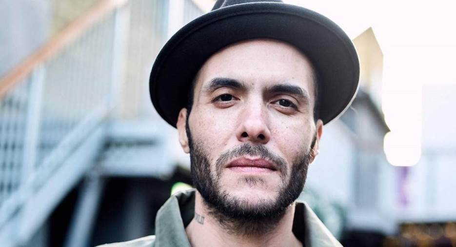 أمير عيد يبدي ندمه على إقامة حفلته بسبب الكورونا .. إليك التفاصيل