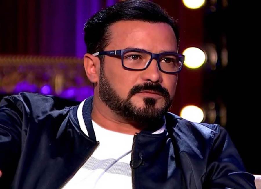 شاهد .. محمد رجب بقبعة وإطلالة سوداء