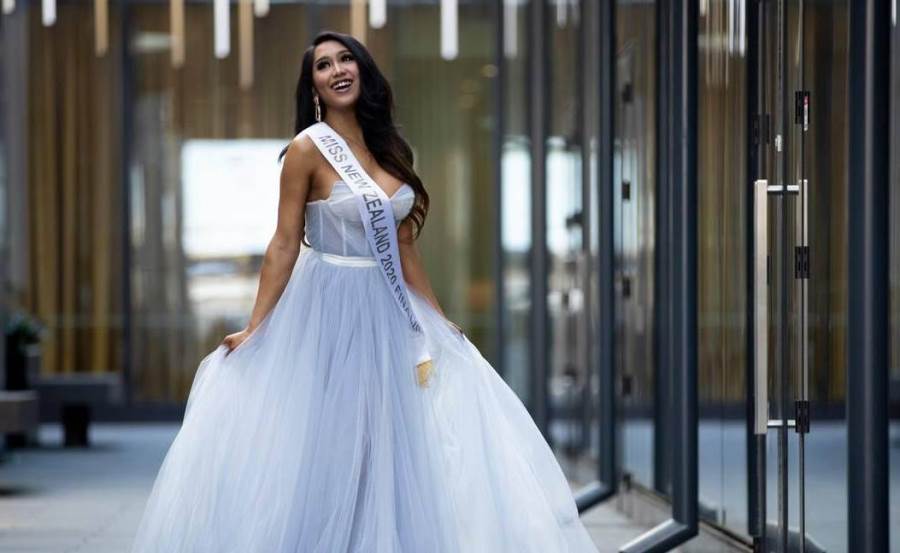بالصورة .. متحول جنسيا يفوز في مسابقة لملكات الجمال بنيوزيلندا