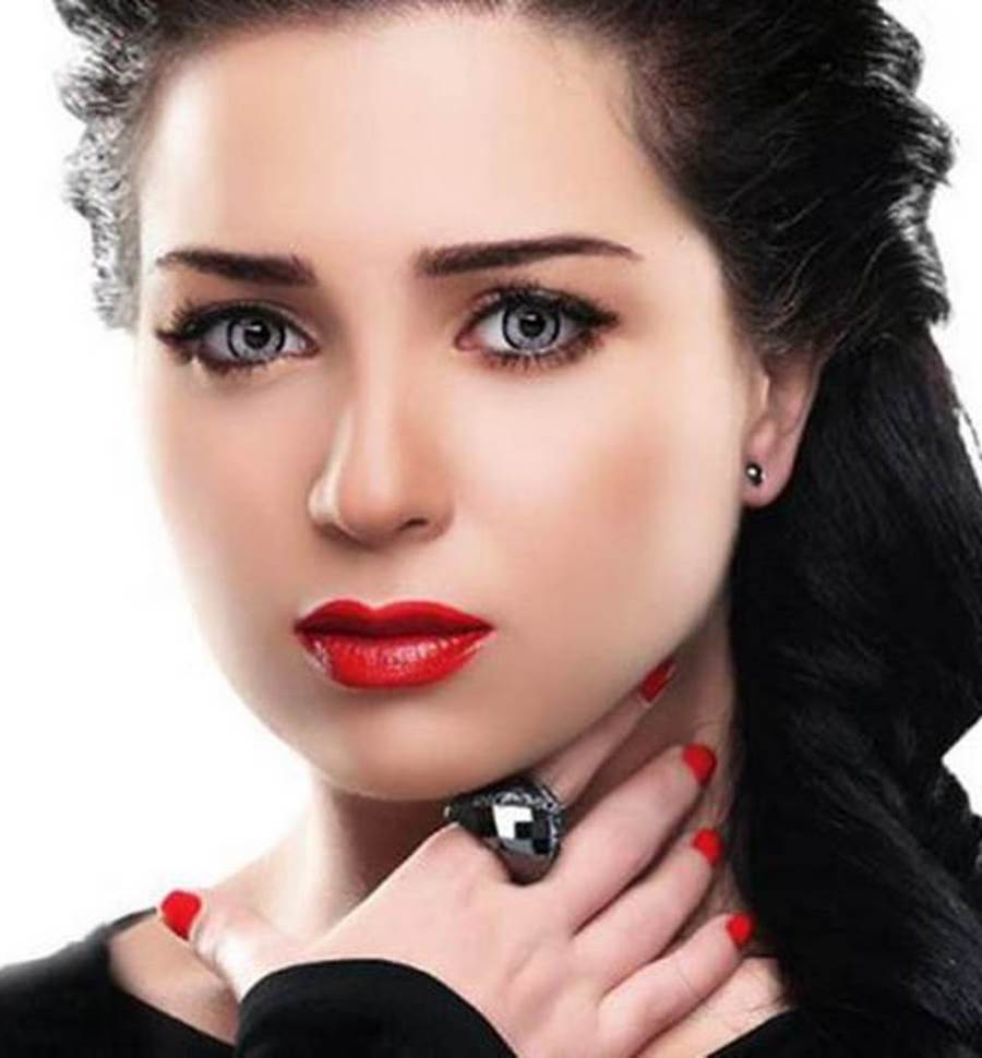 "خيط حرير" وحقيقة إصابة مى عز الدين بفيرس كورونا..