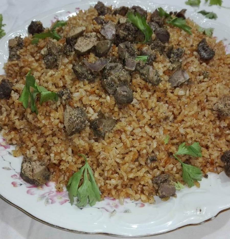 طريقة عمل الأرز بالكبد والقوانص بخطوات بسيطة بمذاق لا يقاوم..!