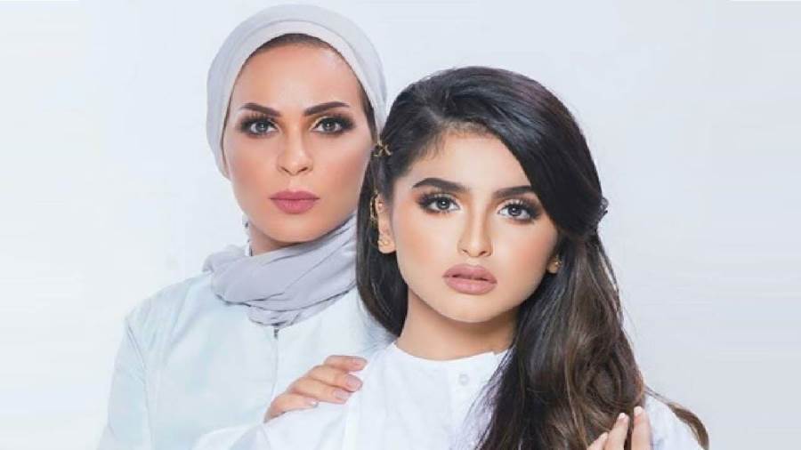 حلا الترك ووالدتها