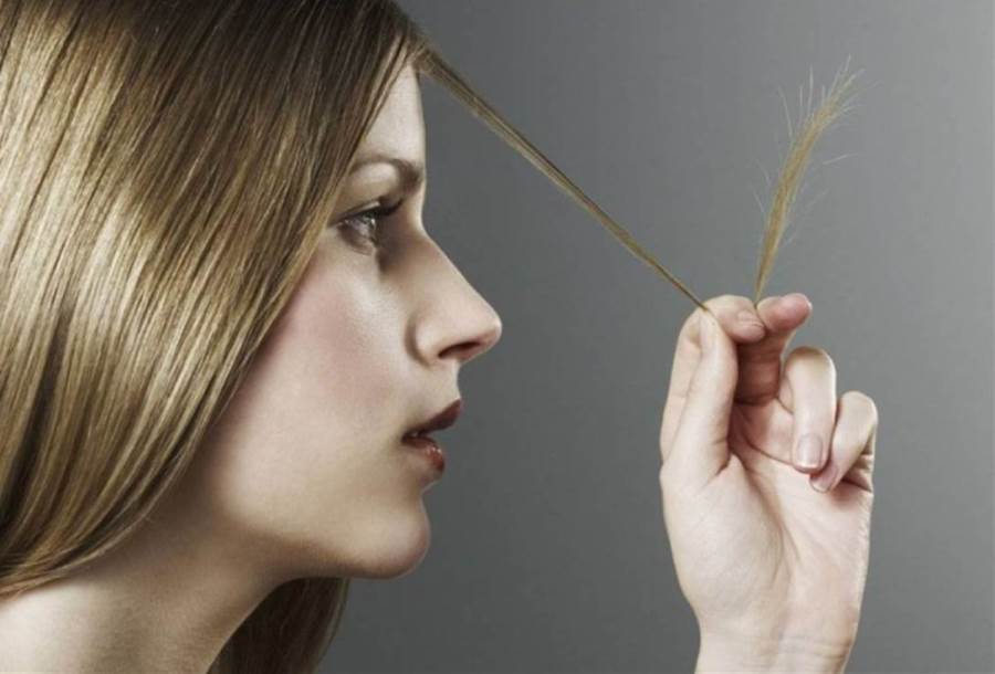 أسباب تقصف الشعر وطرق العلاج بالفازلين والأعشاب