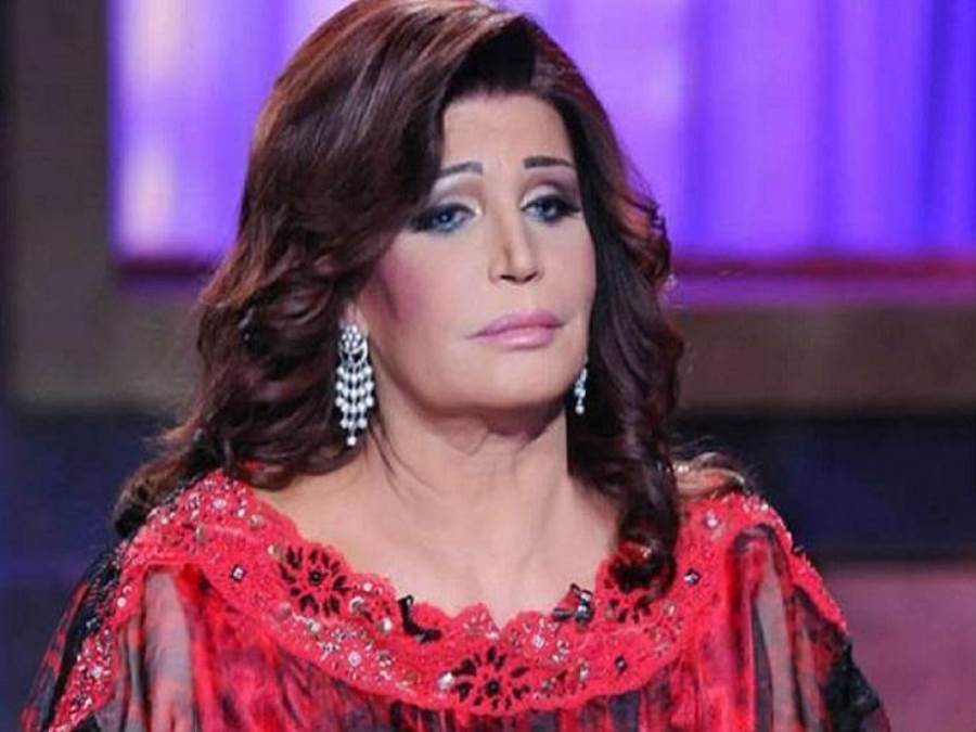 نجوى فؤاد تعبر عن حزنها بسبب الراقصات الأجانب