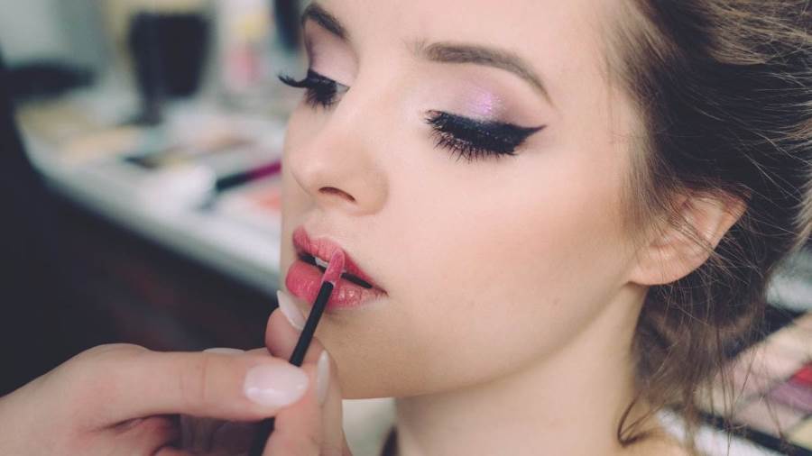 وضع المكياج