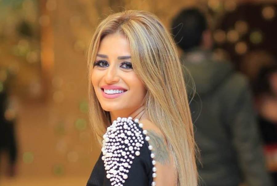 شاهد .. منة فضالى تتألق بإطلالة كاجوال