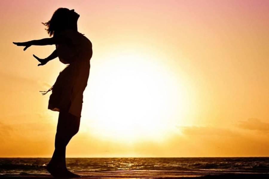 دائما افقد القدرة على الثقة بنفسي ولا أستطيع أن أتقبل شكلي وعيوبي وأواجه نفسى كثيرا هل لديكم الحل؟