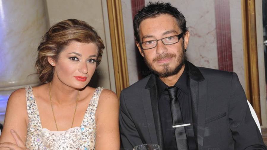 أحمد زاهر وزوجتة