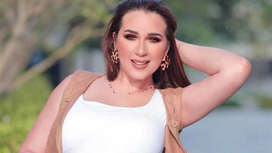 اسما شريف منير