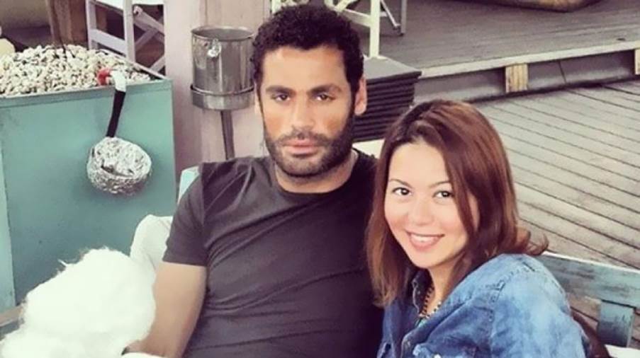 لقاء الخميسي توجه رسالة شديدة اللهجة لـ منتقدي زوجها