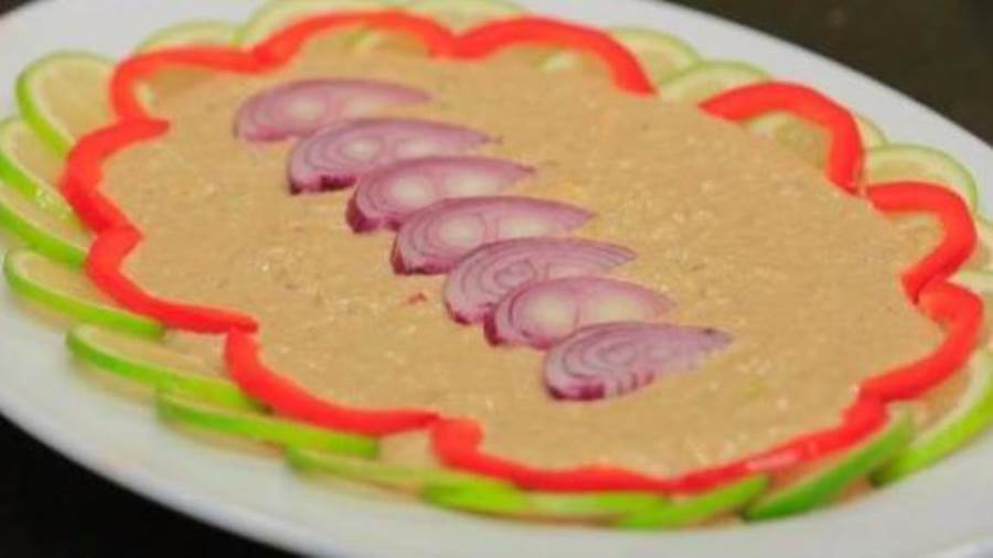 ترامو سلاط بالكافيار الأحمر