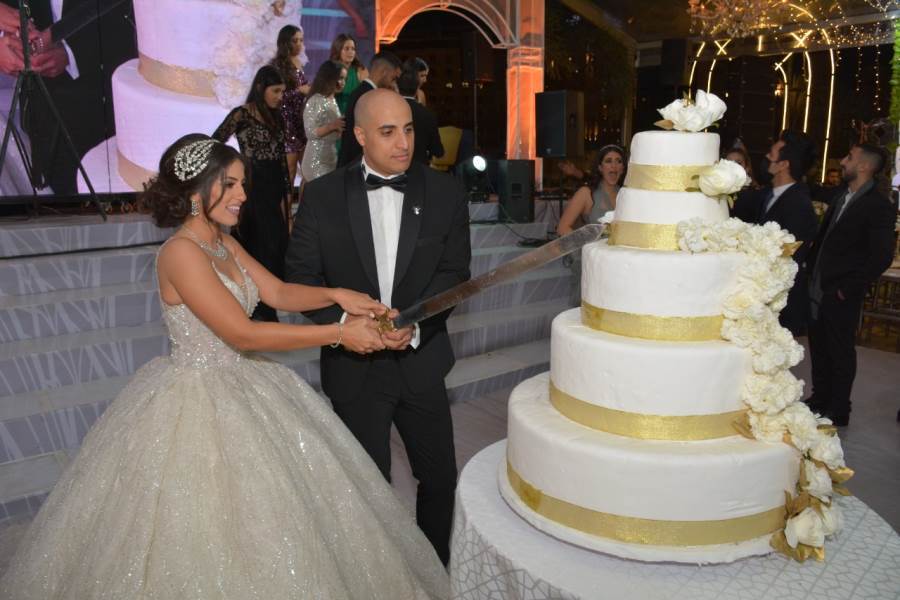 مصطفى قمر وشاكوش يشعلان زفاف ريناد ومعتز بحضور نجوم المجتمع