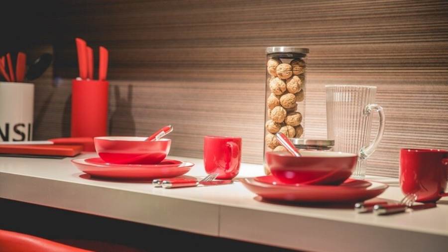 الاطباق الحمراء