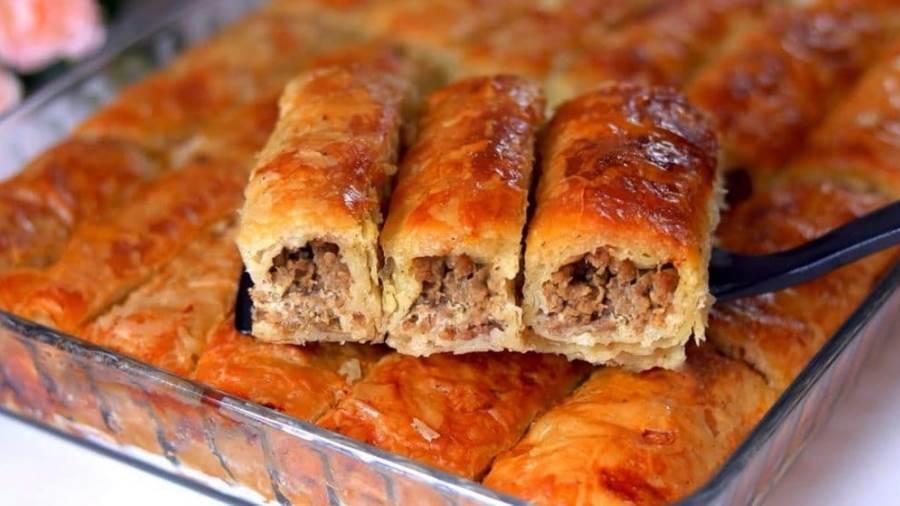 لفائف الجلاش باللحمة والزبادي