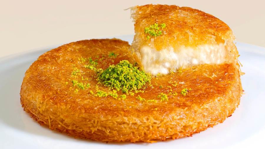 الكنافة النابلسية بالطريقة السورية على السفرة الرمضانية