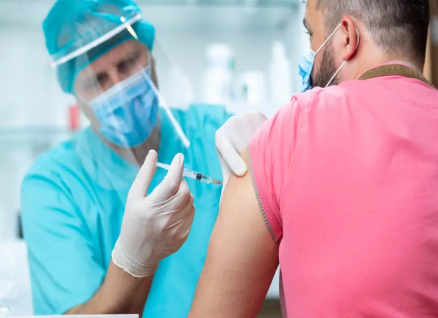 أطعمة يجب تناولها قبل تلقي لقاح كورونا