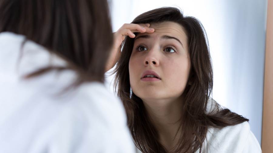 ما هي أسباب ظهور التجاعيد لدى المراهقين