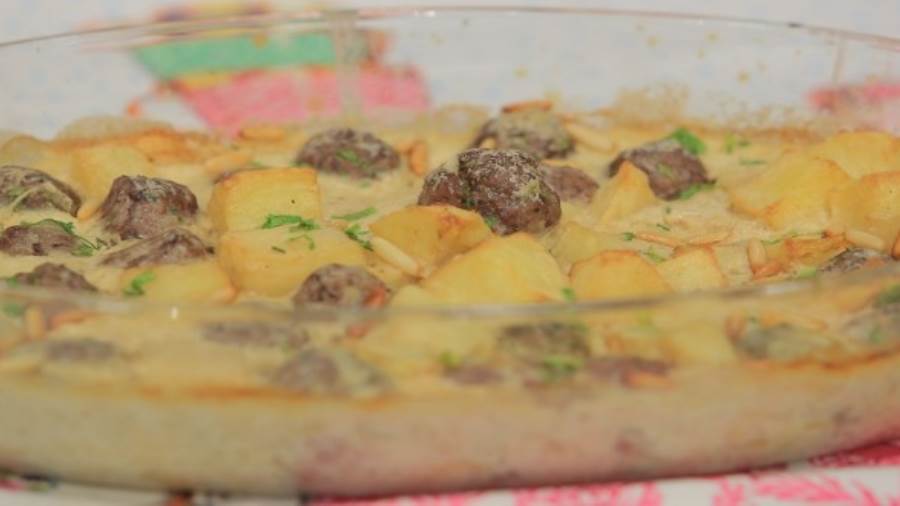 اكلة كفتة بالطحينة مع البطاطس