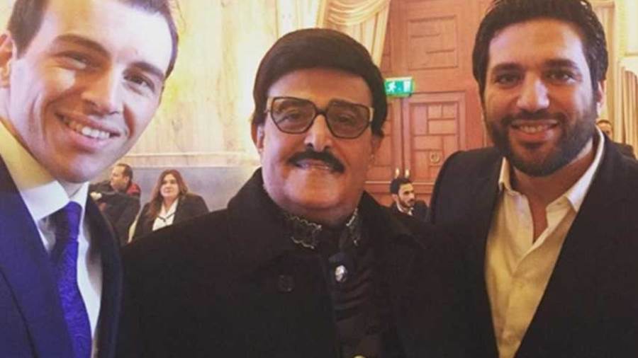 حسن الرداد وزوجته ووالدته
