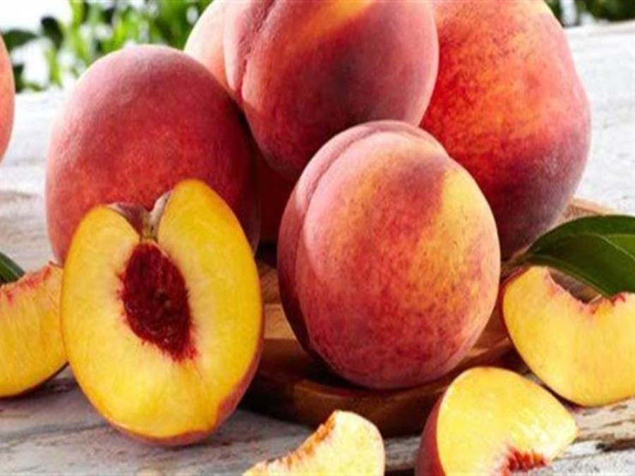 بعد انتشاره بكثرة.. فوائد الخوخ الأسود للحامل