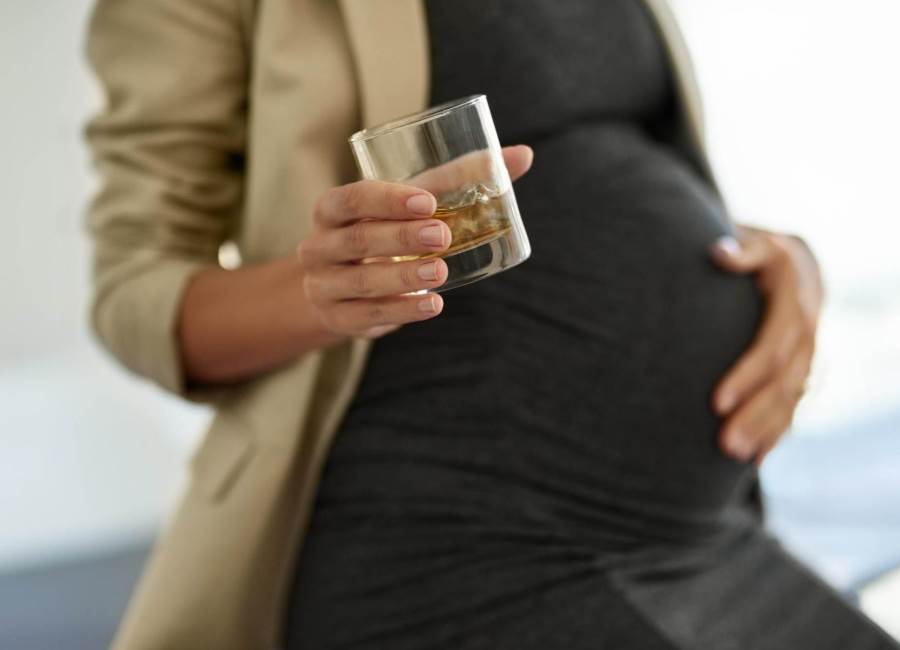 للحامل 3 مشروبات مهمة للتخلص من السموم 