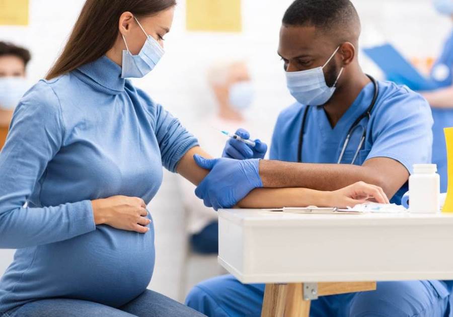 للحامل .. نصائح حول تطعيم Covid-19 والحفاظ على الجنين