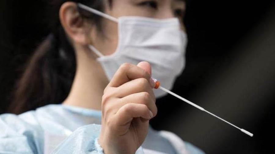 اللعاب أكثر فعالية من المسحات الأنفية لاختبار الإصابة بكورونا
