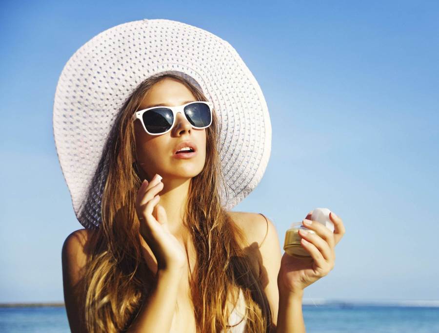 بـ 5 خطوات .. حافظى على صحة بشرتك خلال فصل الصيف 