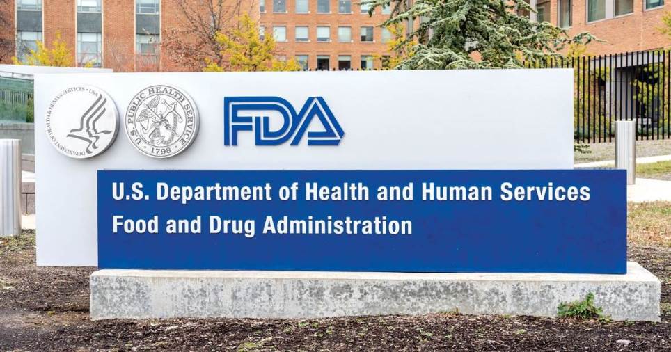 FDA تضيف تحذيرًا عن التهاب القلب النادر للقاحى فايزر وموديرنا