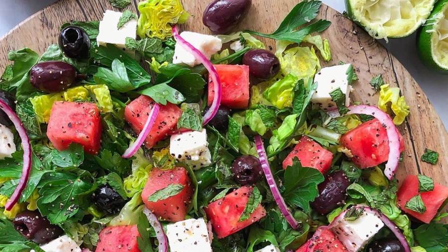 إضافات تعزز نكهة السلطات وتجعل مذاقها لا يقاوم