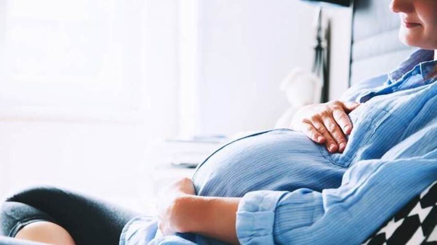 الصحة البريطانية تدرس منح الحوامل 400 جنيه استرلينى للإقلاع عن التدخين