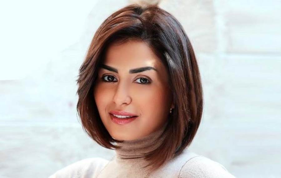 منة فضالي تتألق من أمام الأهرامات