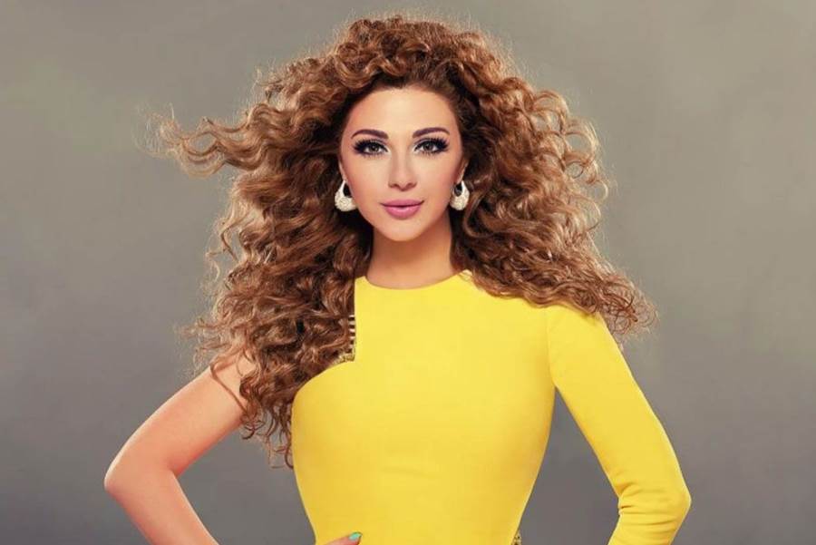 ميريام فارس تثير الجدل بعد ظهورها بالبكيني 