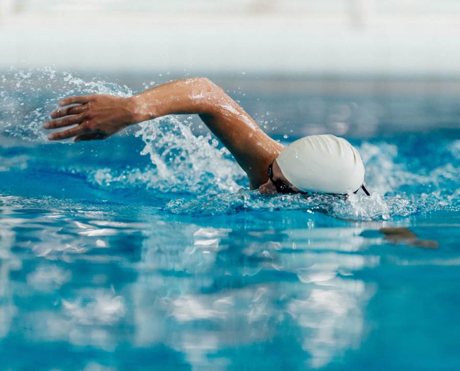دراسة تكشف تأثير السباحة على الدماغ