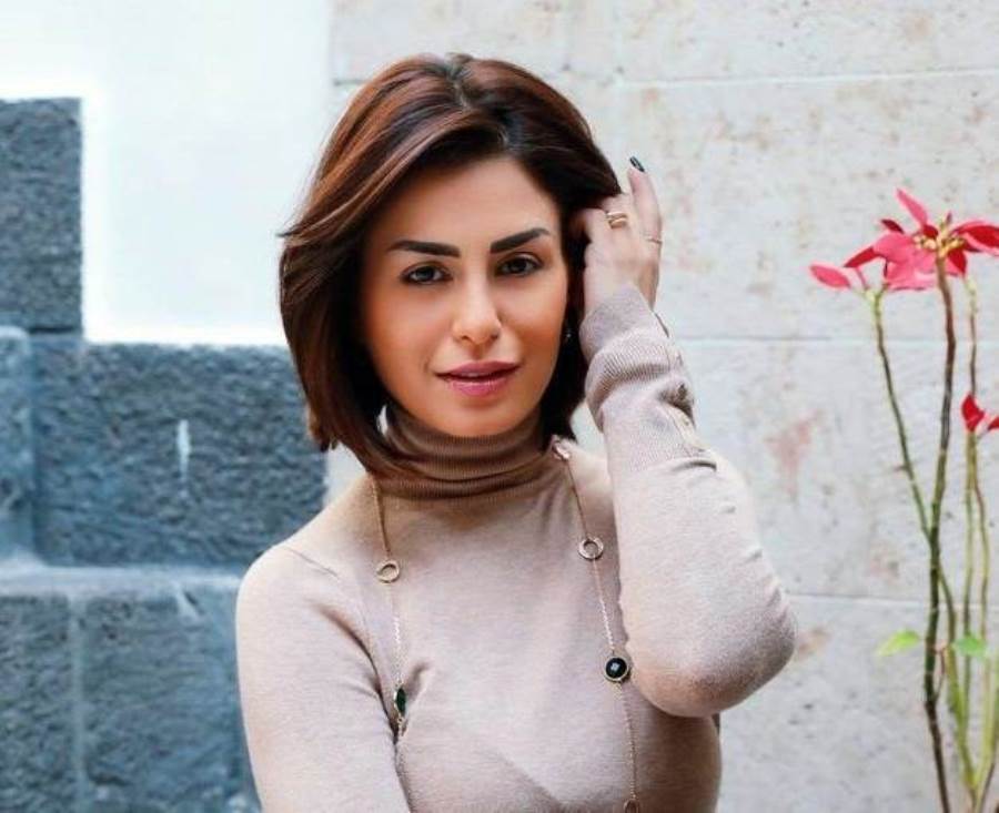 شاهد .. منة فضالى بالبيجامة من داخل منزلها