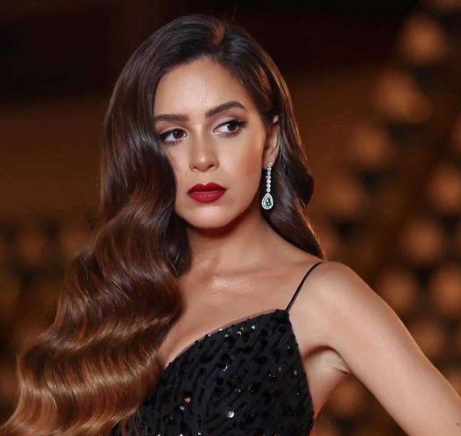 جميلة عوض تتألق  بجمبسوت اسود 