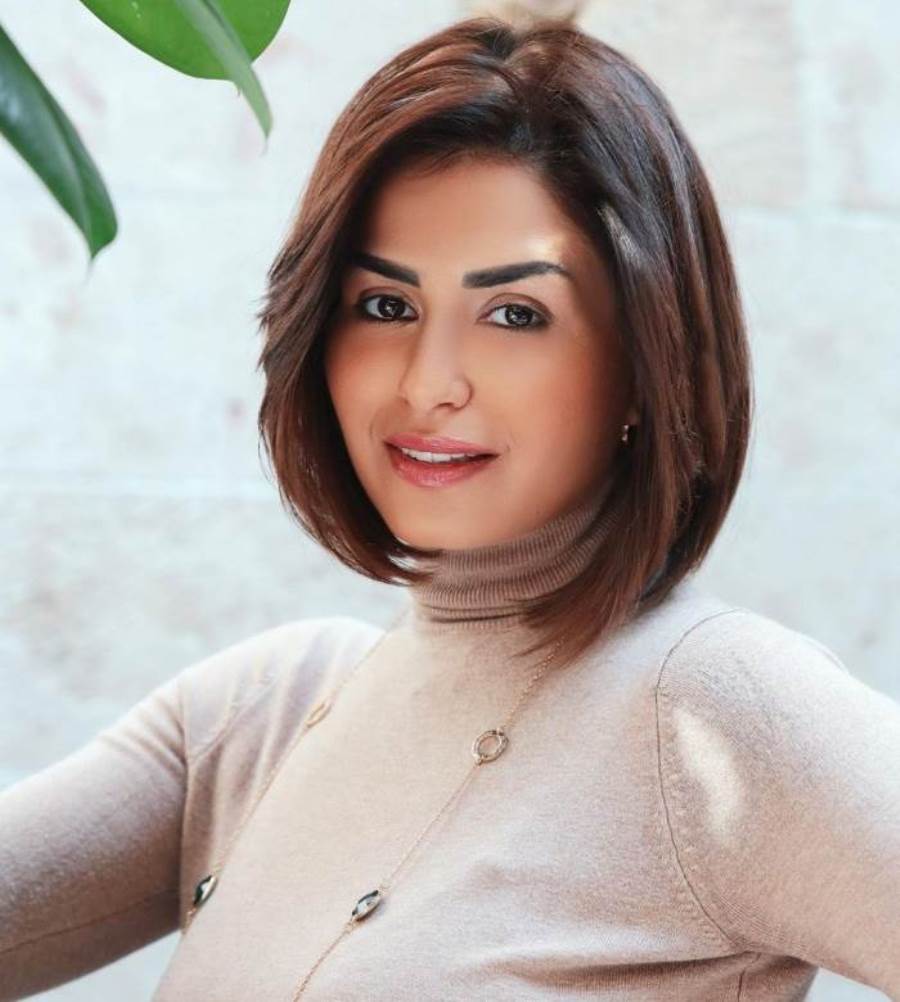 منة فضالي بالهوت شورت تستمتع بقضاء عطلتها الصيفية